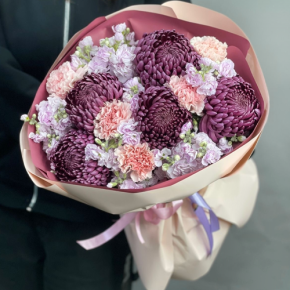 Букет "Софи" из хризантем Бигоуди, диантусов и ароматных маттиол в Чехове