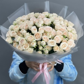 Букет из 35 кремовых кустовых роз (50 см) в Чехове