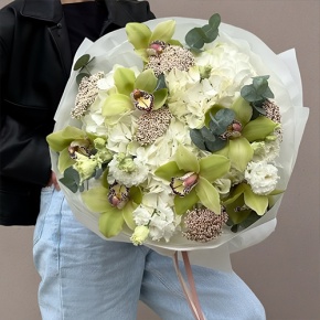 Букет "Эдем" из гортензии, орхидей, эустом, эвкалипта и озатамнуса в Чехове