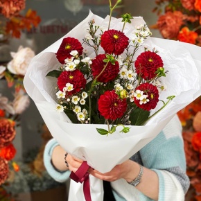 Букет "Марс" из георгин и хамелациума в Чехове