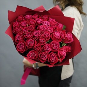 Букет из 35 малиновых роз Шангрила (50 см) в Чехове