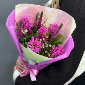 Букет "Вспышка" из гиацинтов, хамелациума и вероники в Чехове