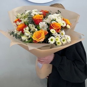 Букет "Апельсин" из роз и хризантем сантини в Чехове