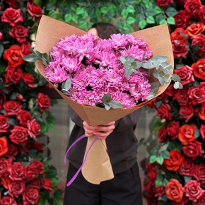 Букет  "Гармония" из 7 хризантем с эвкалиптом в Чехове