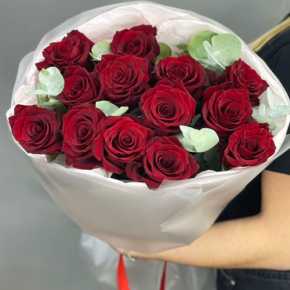 Букет из 13 роз Эквадор Эксплорер (60 см) в Чехове