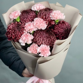 Букет из хризантем Бигоуди и розовых диантусов в Чехове