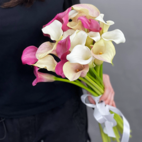 Букет из 21 каллы микс в Чехове