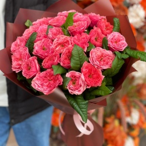 Букет из 25 махровых пионовидных роз Риджентс парк  (60 см) в Чехове