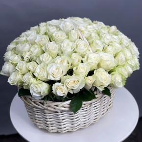 101 белая роза в корзине (40 см) в Чехове