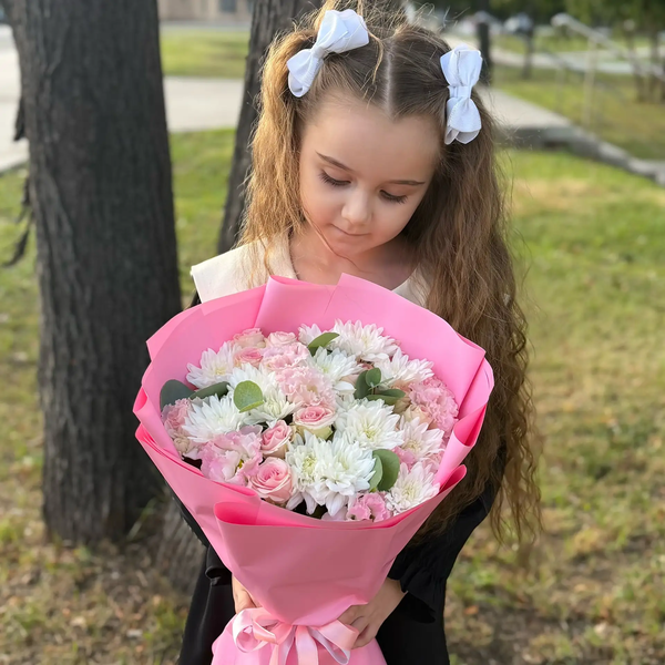 Букет из хризантем, эустом и роз в Чехове