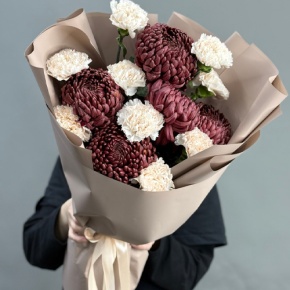 Букет из хризантем Бигоуди и диантусов в Чехове