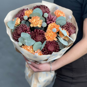 Букет "Персиковый раф" из хризантем Бигоуди, краспедии и диантусов в Чехове