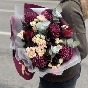 Букет "В каждом мгновении" из хризантем Бигоуди, кустовых роз, сафари, гербер Экзотик и диантусов в Чехове