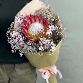 Букет из хамелациума, лимонниума и протеи в Чехове