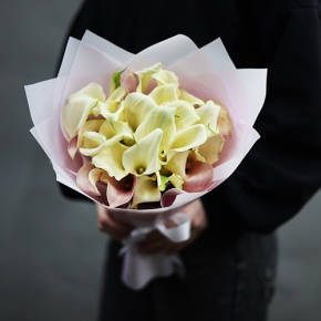 Букет из 25 калл нежный микс в Чехове