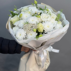 Букет "Меланхолия" из роз и хризантем в Чехове