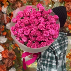 Букет из 35 малиновых кустовых пионовидных роз (60 см) в Чехове