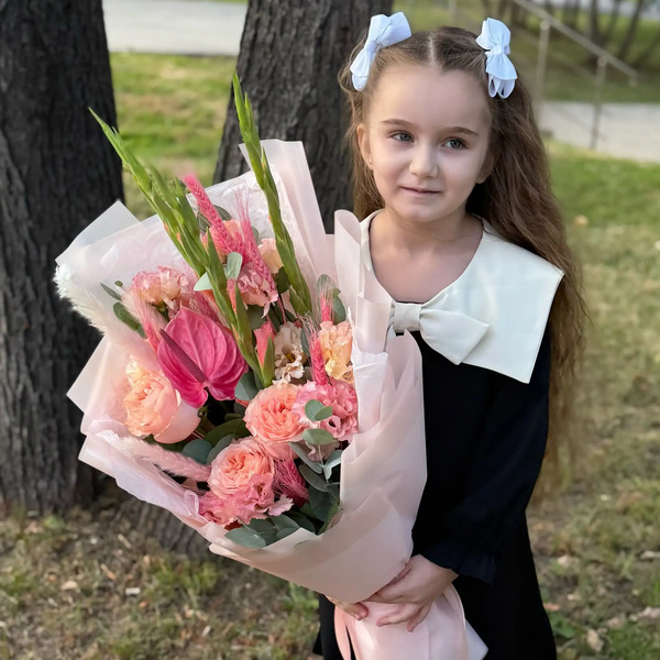 Букет на 1 сентября с гладиолусами, розами и антуриумом в Чехове