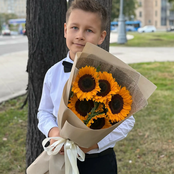 Букет из 5 подсолнухов в Чехове