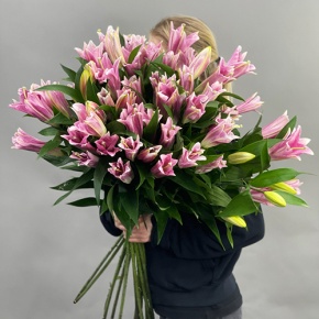 Букет из 17 розовых лилий в Чехове