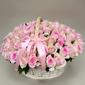 Композиция в корзине из 101 кенийской розы нежный микс (40 см) в Чехове