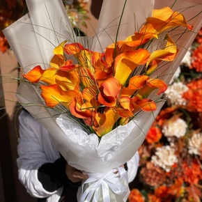 Монобукет из 21 оранжевой каллы в Чехове