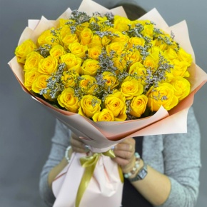 Букет из 51 лимонной розы с лимониумом в Чехове