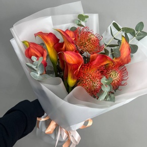 Букет "Империал" из калл, лейко и эвкалипта в Чехове