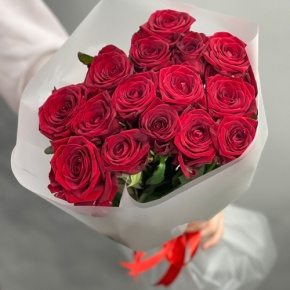 Букетик из 15 красных роз (60 см) в Чехове