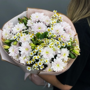 Букет "Сиэтл" из хризантем, альстромерий и ромашек в Чехове