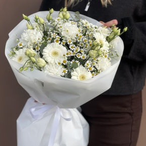 Букет "Вера и надежда" из ромашек, гербер, эвкалипта, диантусов и эустом в Чехове