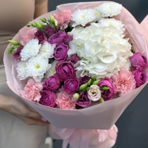 Букет "Вуаль" из хризантемы, кустовых пионовидных роз Мисти Баблз, диантусов, Голландской гортензии и эустом в Чехове