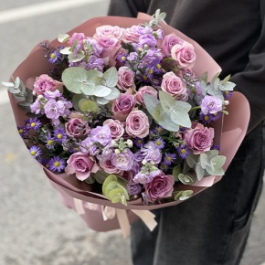 Букет "Хрустальный" из роз, астера и ароматных маттиол в Чехове