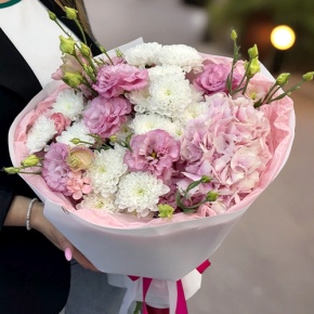 Букет "Табу" из хризантемы, Голландской гортензии и эустомы в Чехове