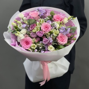 Букет "Хлоя" из альстромерий, кустовых роз, ароматных маттиол, эустом и махровых роз в Чехове