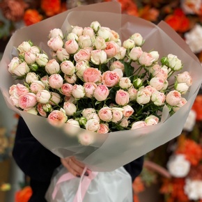 Букет из 35 нежных кустовых роз (40 см) в Чехове