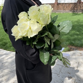 Букет из 9 белых роз (70 см) в Чехове