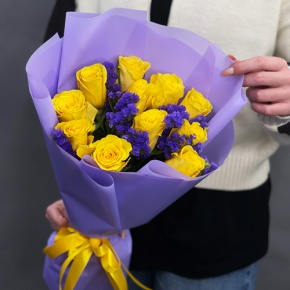 Букет "Лейкерс" из лимонных роз и статицы в Чехове