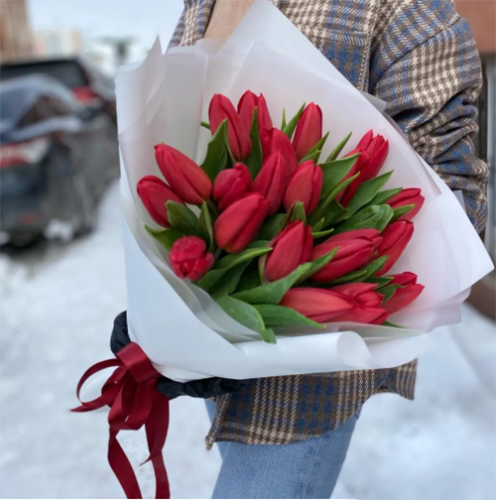Букет красных тюльпанов в Чехове