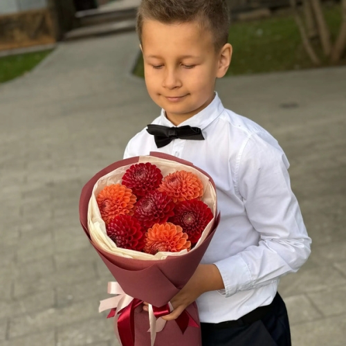 Букет из 7 сезонных георгин в Чехове