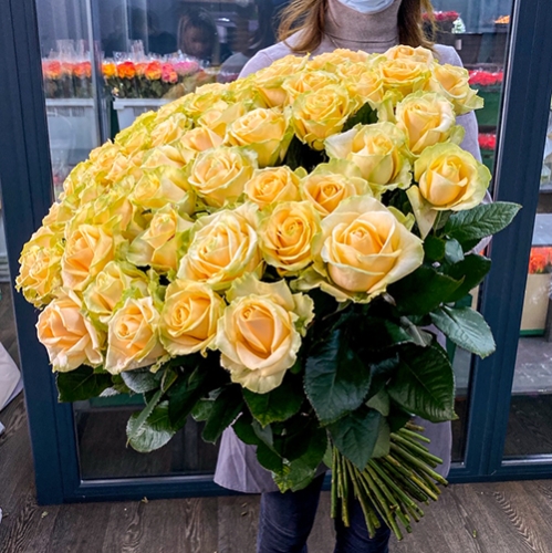 75 роз Аваланж (70 см) в Чехове