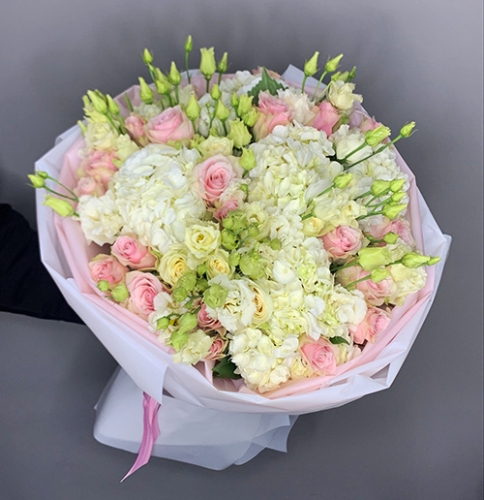 Букет "София" из гортензий, эустом и роз в Чехове