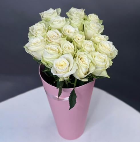 19 белых роз Кения в конусе в Чехове